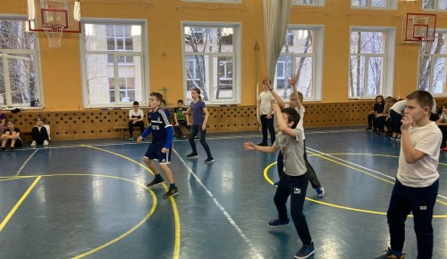 В школе №113 Конькова прошли ежегодные соревнования по пионерболу