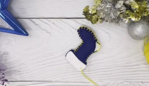 Усадьба "Воронцово" опубликовала мастер-класс по созданию новогоднего украшения в виде ботинка
