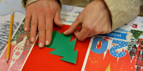 Юные москвичи могут написать письмо Деду Морозу на 20 площадках фестиваля «Путешествие в Рождество»